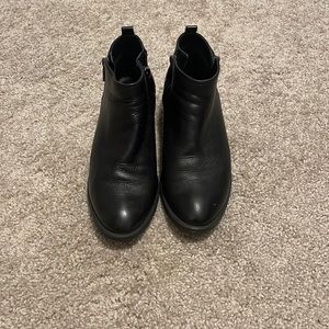 Kenneth Cole booties size 7